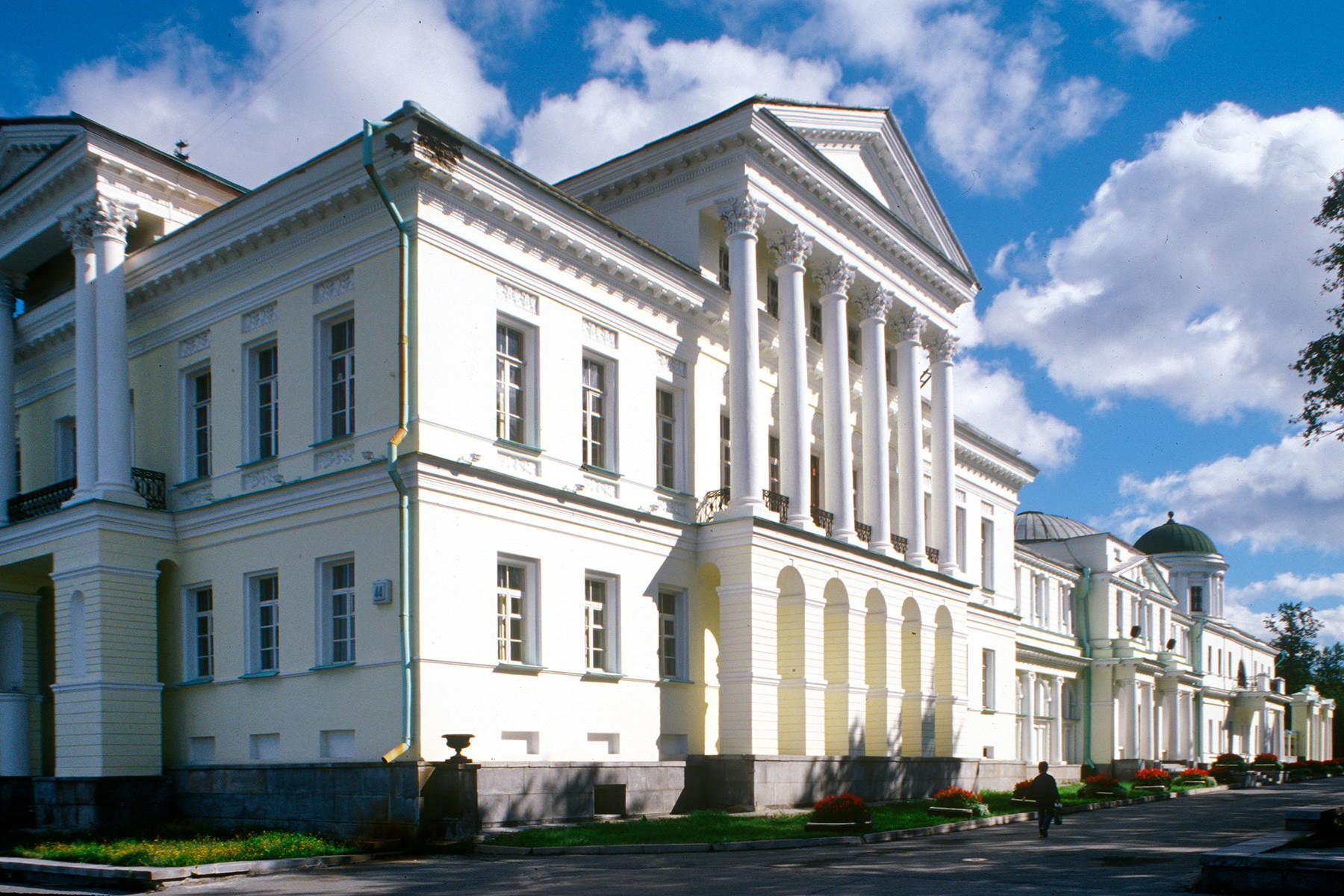 Rastorguev-Kharitonov Mansion, main facade. August 26, 1999.