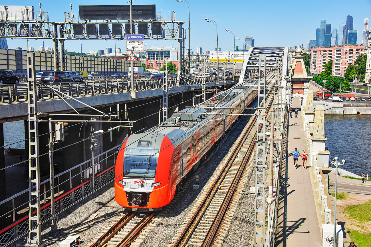 Tretji prometni prstan TTK (cesta) in Moskovski centralni prstan MCK (železnica)