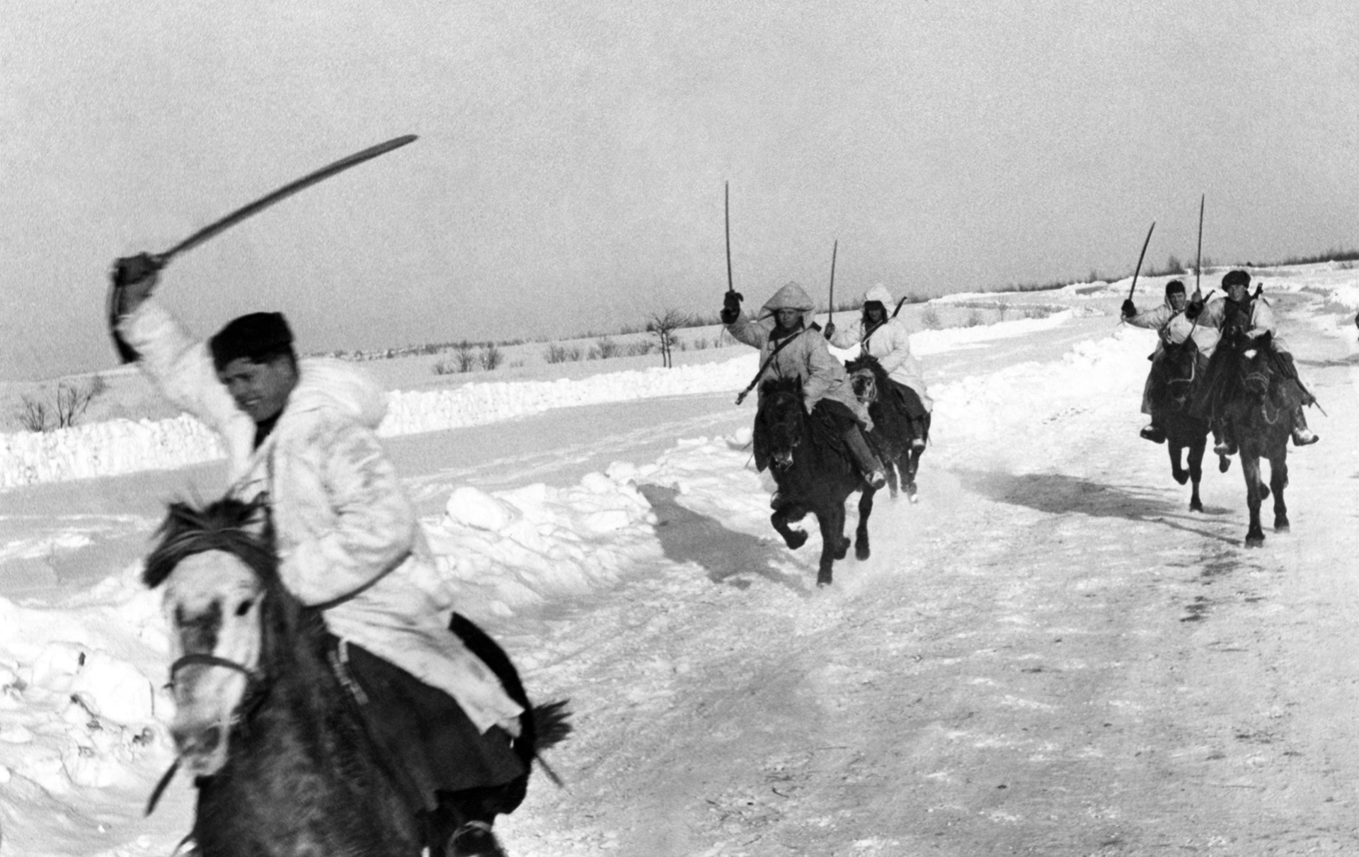 Zahodna fronta v ZSSR, sovjetski konjeniki preganjajo sovražnika