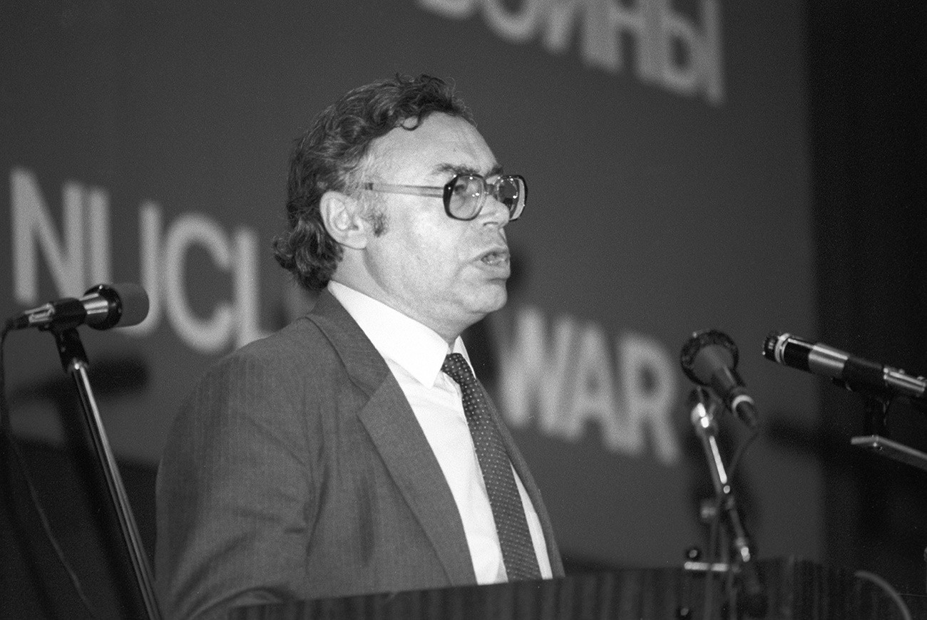 ソ連の大気科学者ゲオルギー・ゴリーツィン。国際シンポジウム「核戦争の防止における医師の役割」にて。