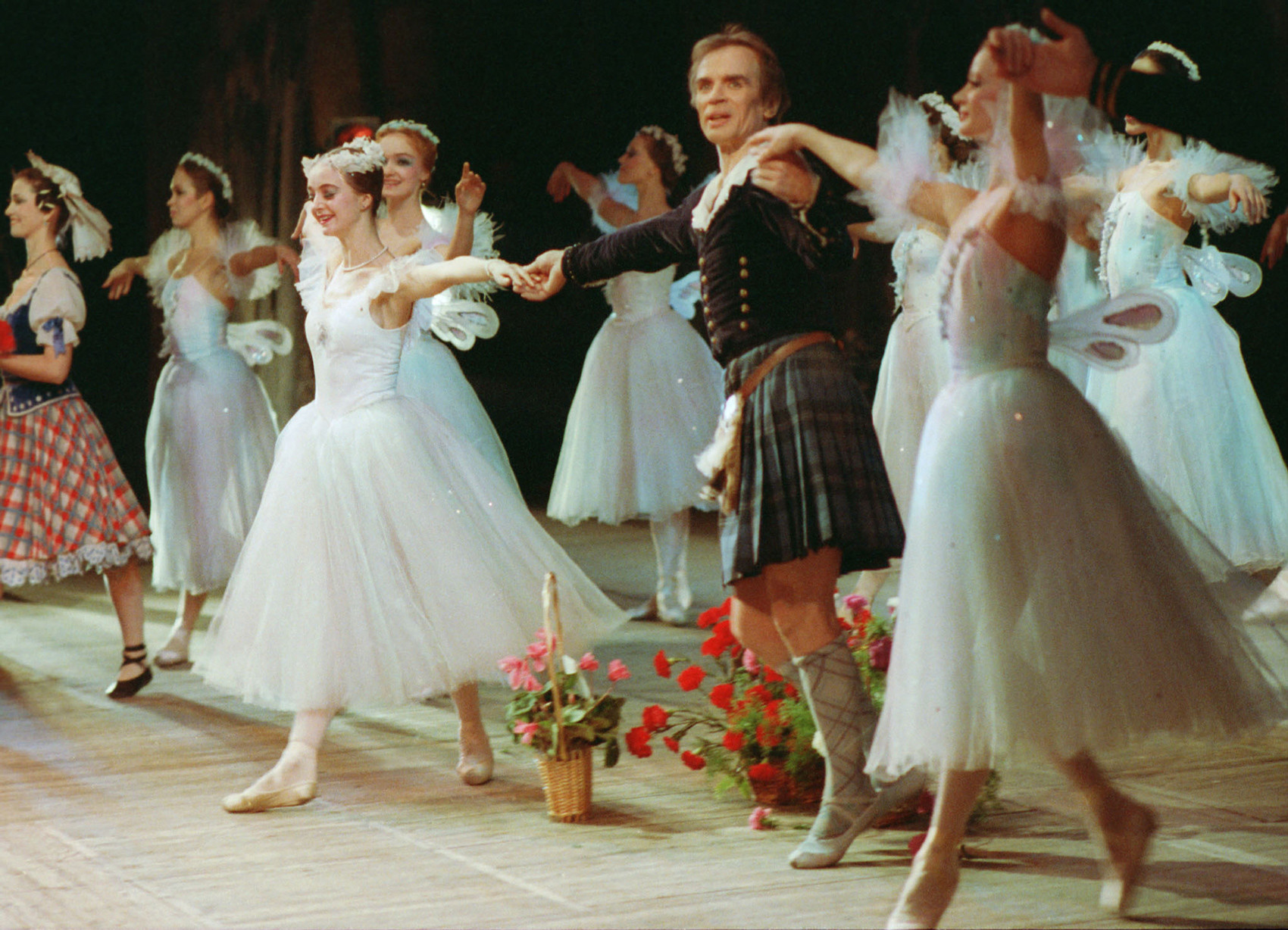 In 1989, 30 years after he left his motherland Rudolf Nuriyev visited Leningrad to dance at the Kirov Opera and Ballet Theatre