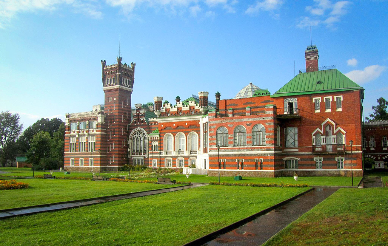 Château de la famille Cheremetiev dans le village de Iourino (700 km à l’est de Moscou), en république des Maris. Fin du XIXe - début du XXe siècle. 