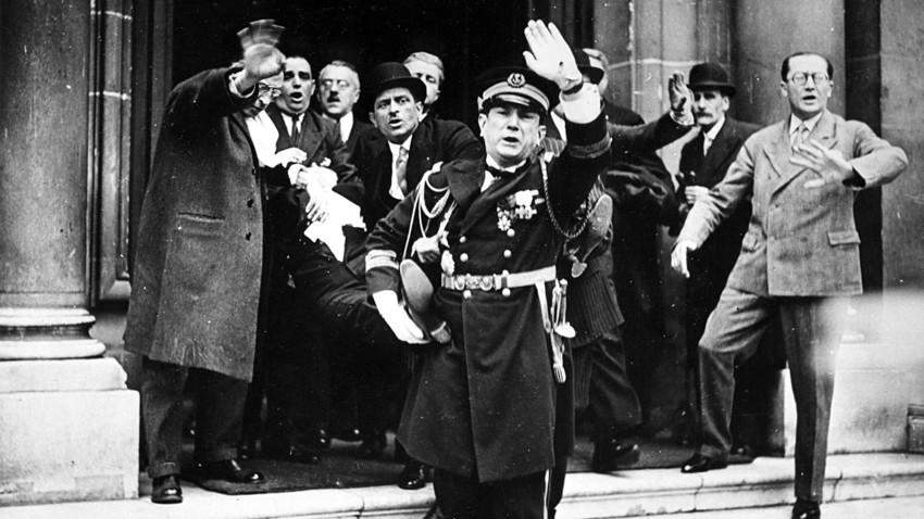 Француска, Париз, 12. мај 1932. Први тренуци после атентата на француског председника. Он је пренет у болницу где је исте ноћи подлегао повредама.