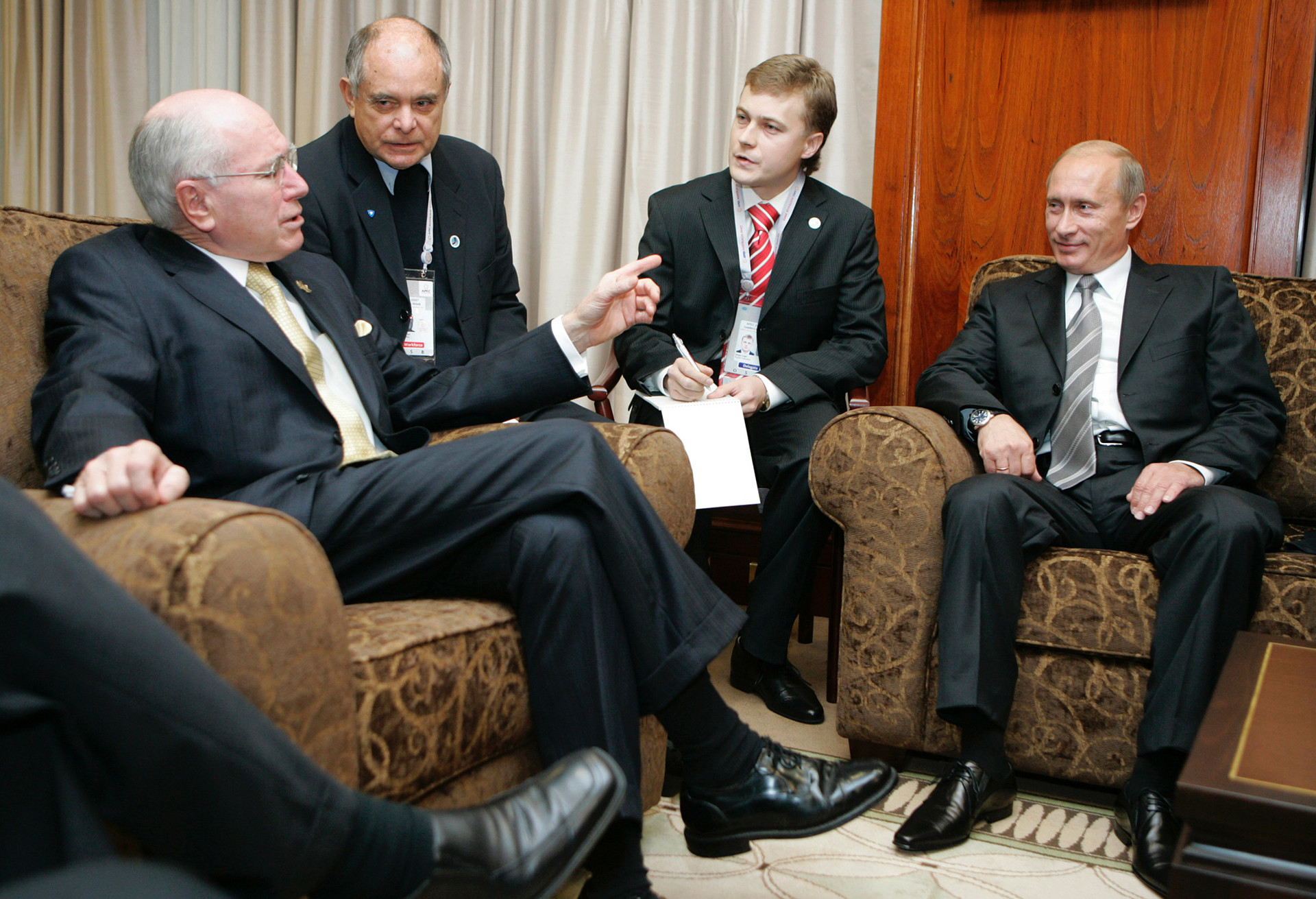 Le premier ministre australien John Winston Howard (à gauche) et le président russe Vladimir Poutine (à droite) en septembre 2007.