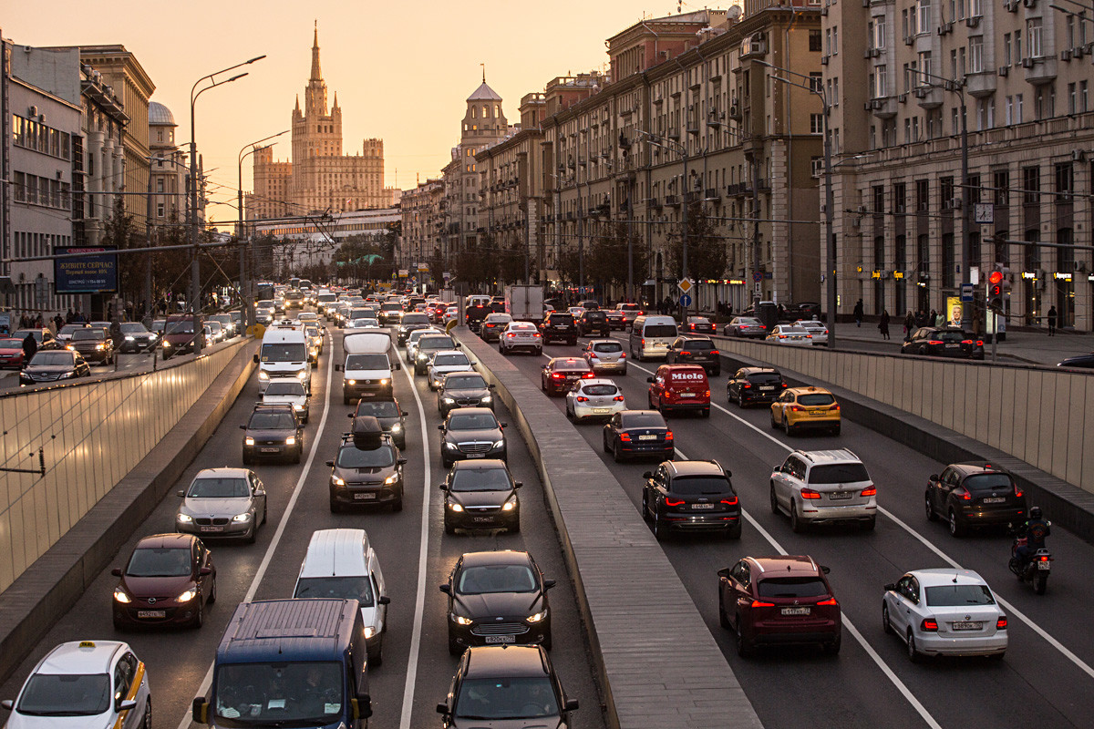 ボリシャヤ・サドヴァヤ通りの渋滞。