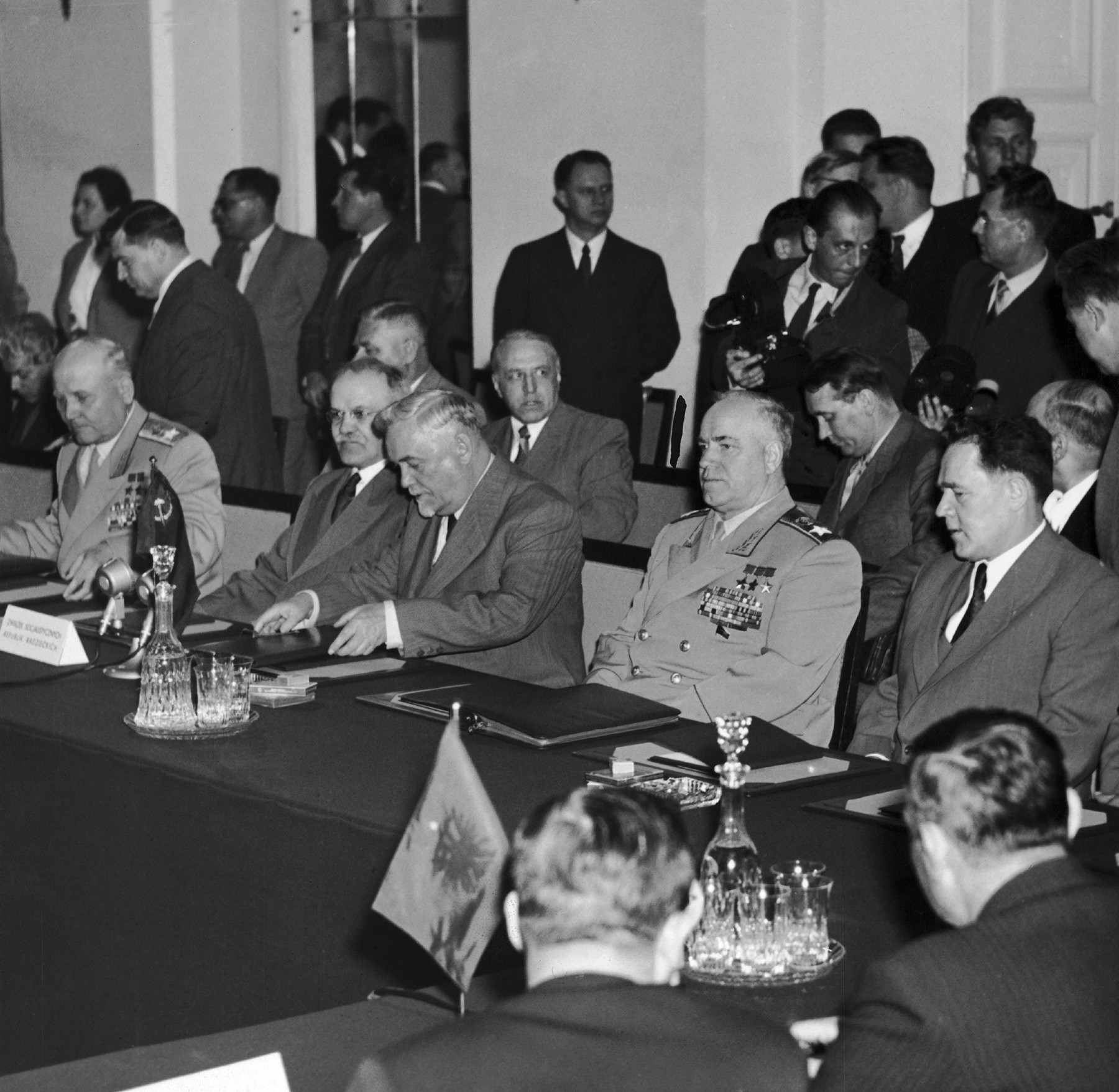 Делегације СССР, Албаније, Бугарске, Пољске, Румуније и Кине. 14. мај 1955. 