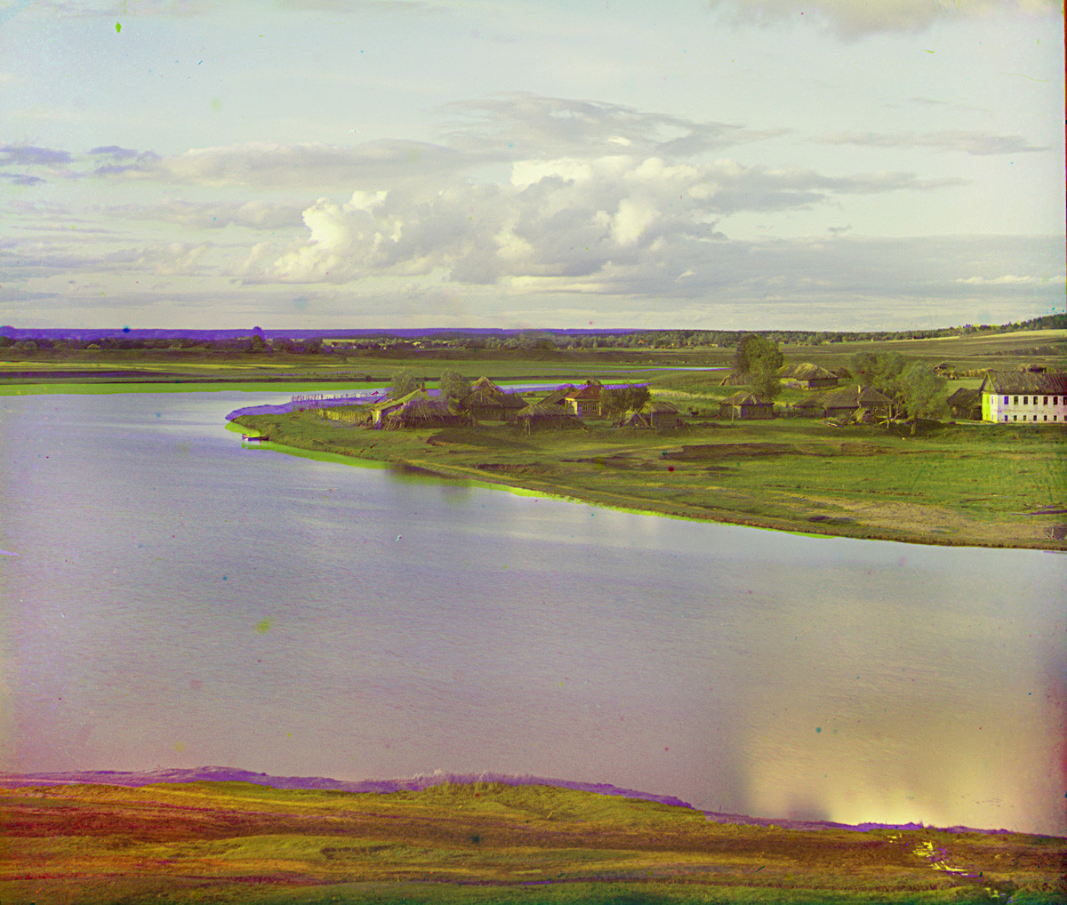 Vista a nordovest dal Monastero Luzhetskij verso i prati sul fiume Moscova. Estate 1911
