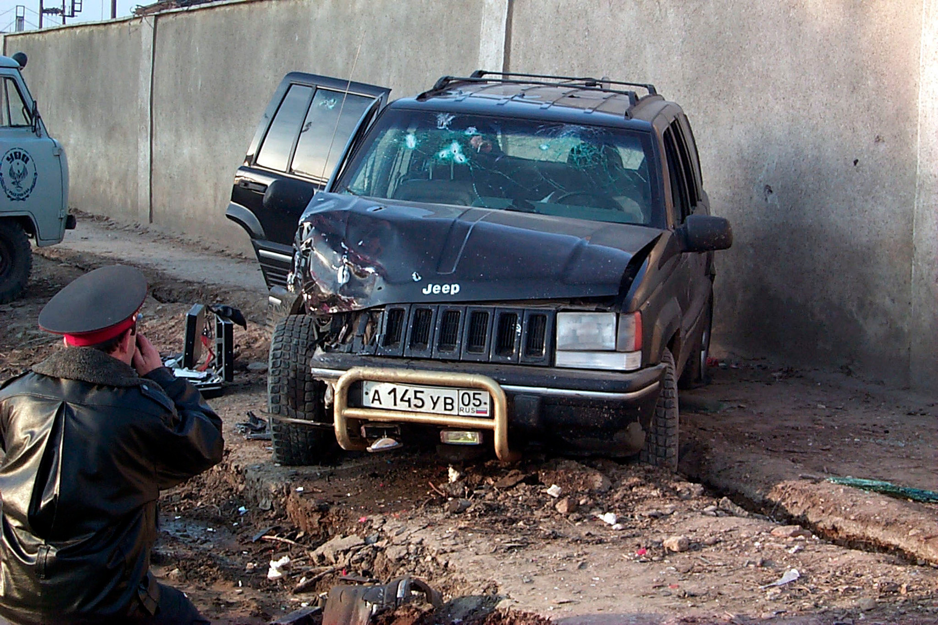 Расстрелянный Jeep Grand Cherokee 90-e