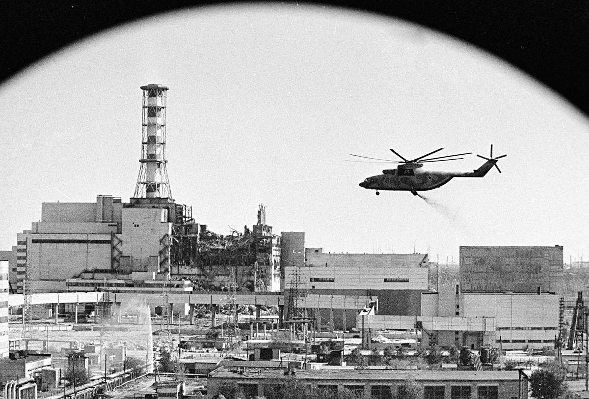 Dekontaminasi bangunan pembangkit listrik tenaga nuklir Chernobyl.