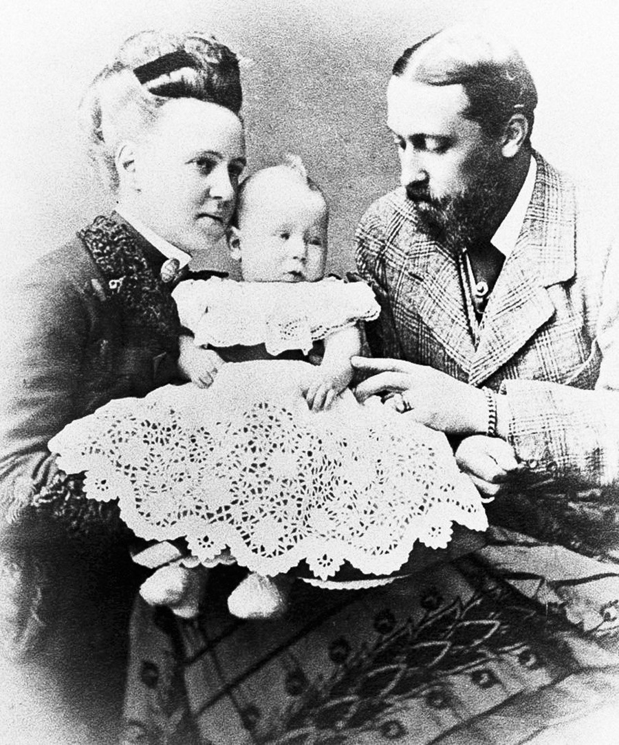 Maria Aleksandrovna, príncipe Alfredo e o filho do casal 