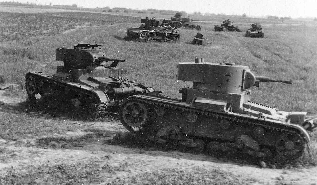 Уништена група лесни тенкови Т-26

