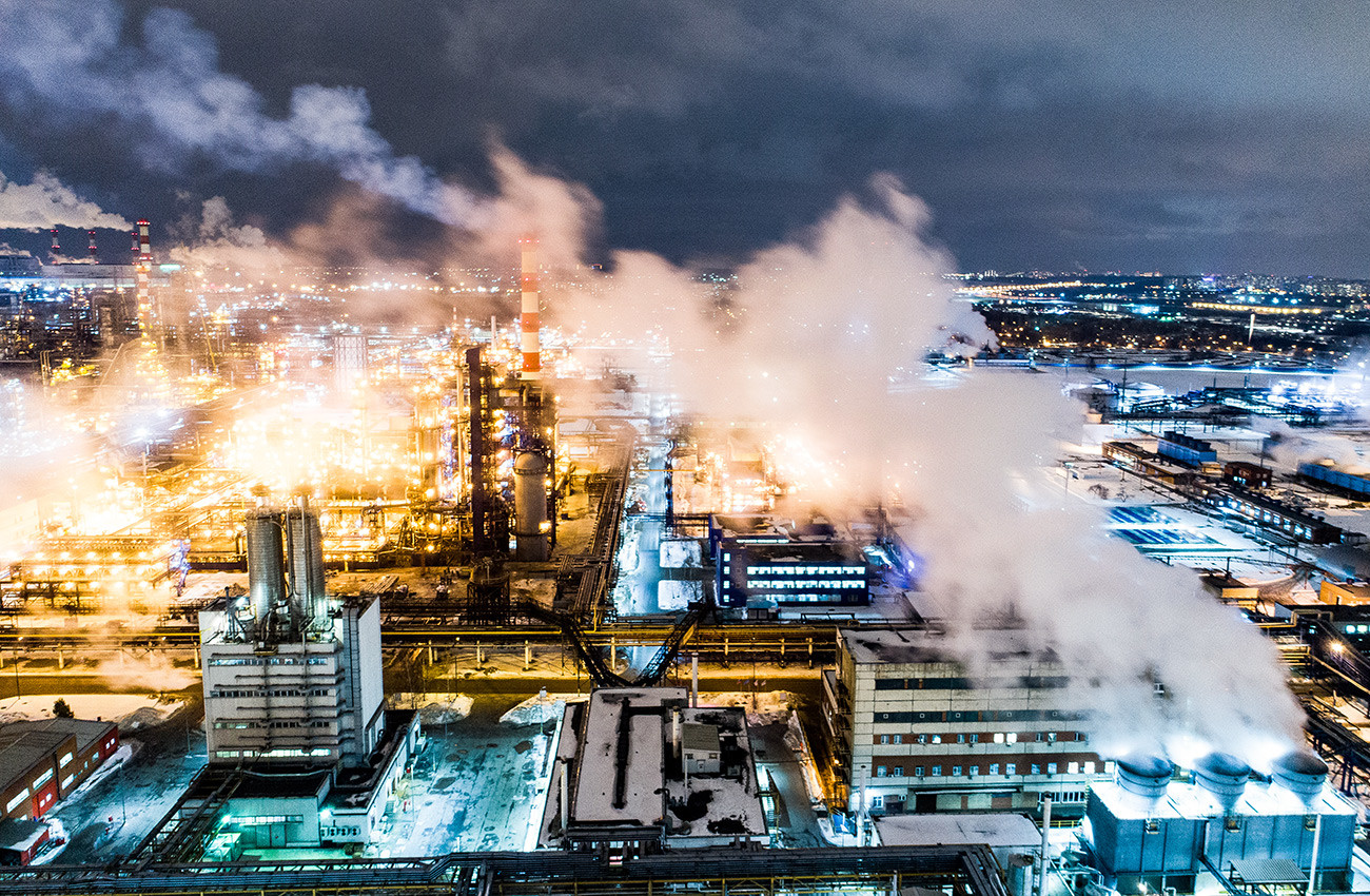 Московска фабрика за прераду нафте у рејону Капотња.
