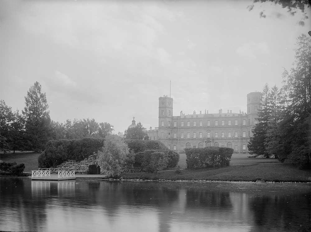 Gatchina. Vue sur le palais du côté du parc, années 1900. Alexandre Erjemski
