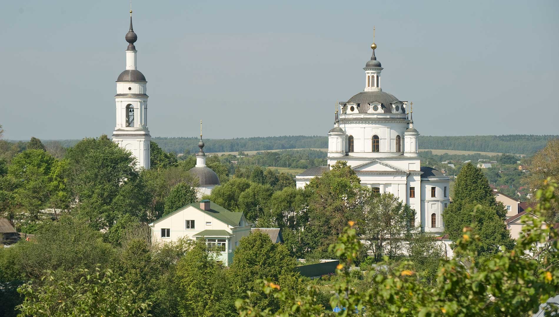 Maloyaroslavets. St. Nicholas-Chernoostrovsky Convent. Bell tower & Cathedral of St. Nicholas, south view. August 7, 2016