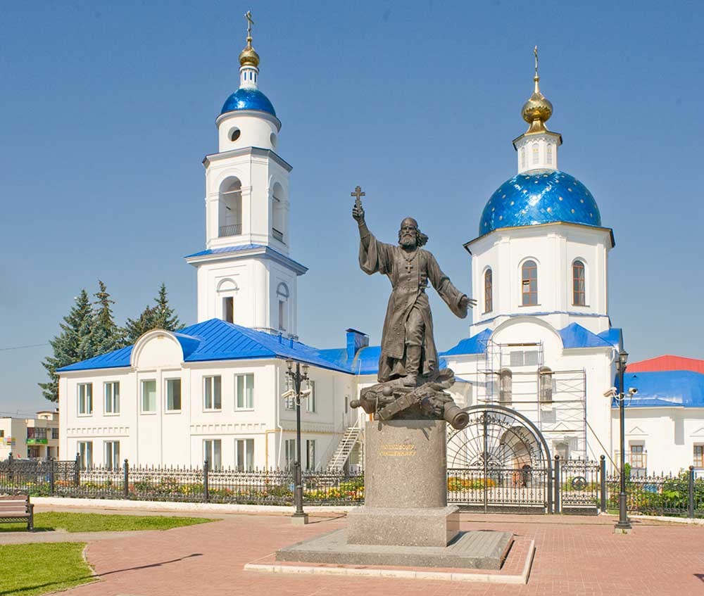 Maloyaroslavets. Monument to Regimental Priest (2014), Cathedral of Kazan Icon of the Virgin, south view. August 7, 2016