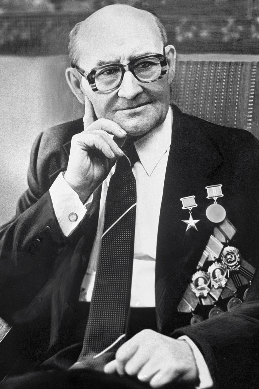 Nikolaj Fjodorovič Makarov (1914-1988), sovjetski konstruktor orožja, heroj socialističnega dela, dobitnik Stalinove nagrade in državne nagrade ZSSR ter častni prebivalec Tulske regije