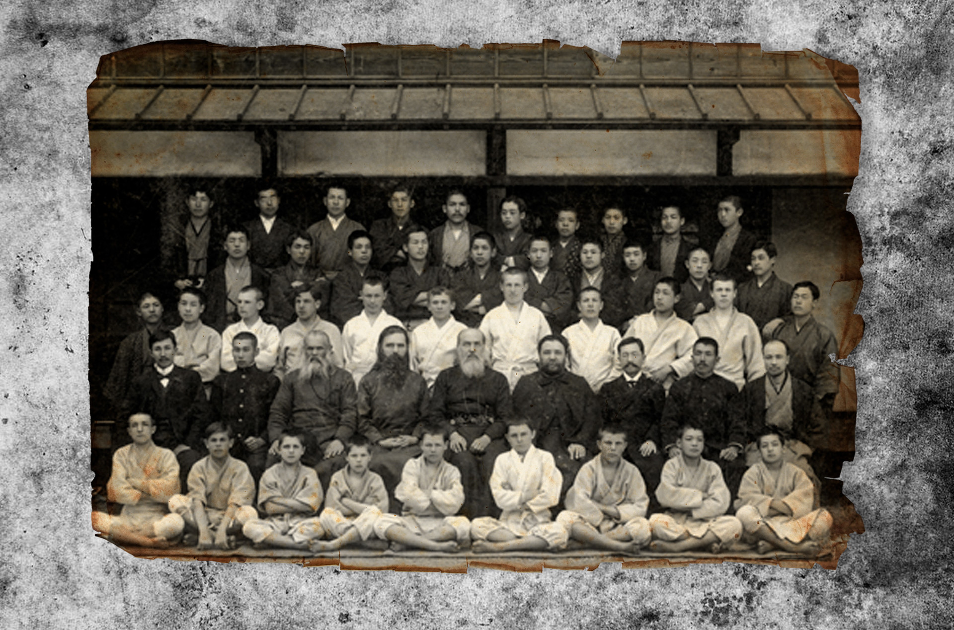 Estudiantes de la misión ortodoxa en Japón. Oschchepkov es el tercero por la izquierda en la tercera fila.
