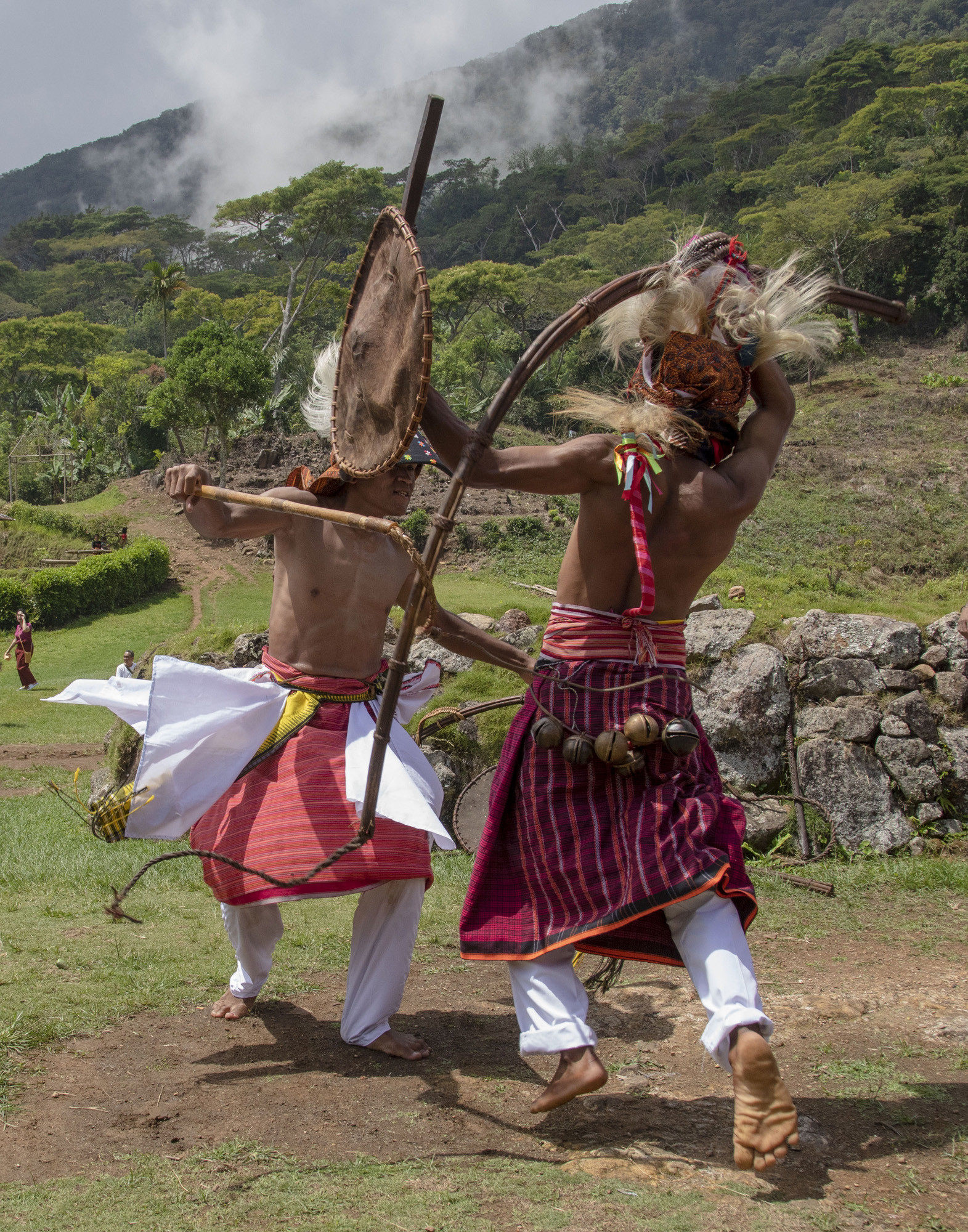 Tarian Caci, pertarungan adu cambuk satu lawan satu yang menjadi bagian dari ritual Penti di Desa Waerebo, Flores.