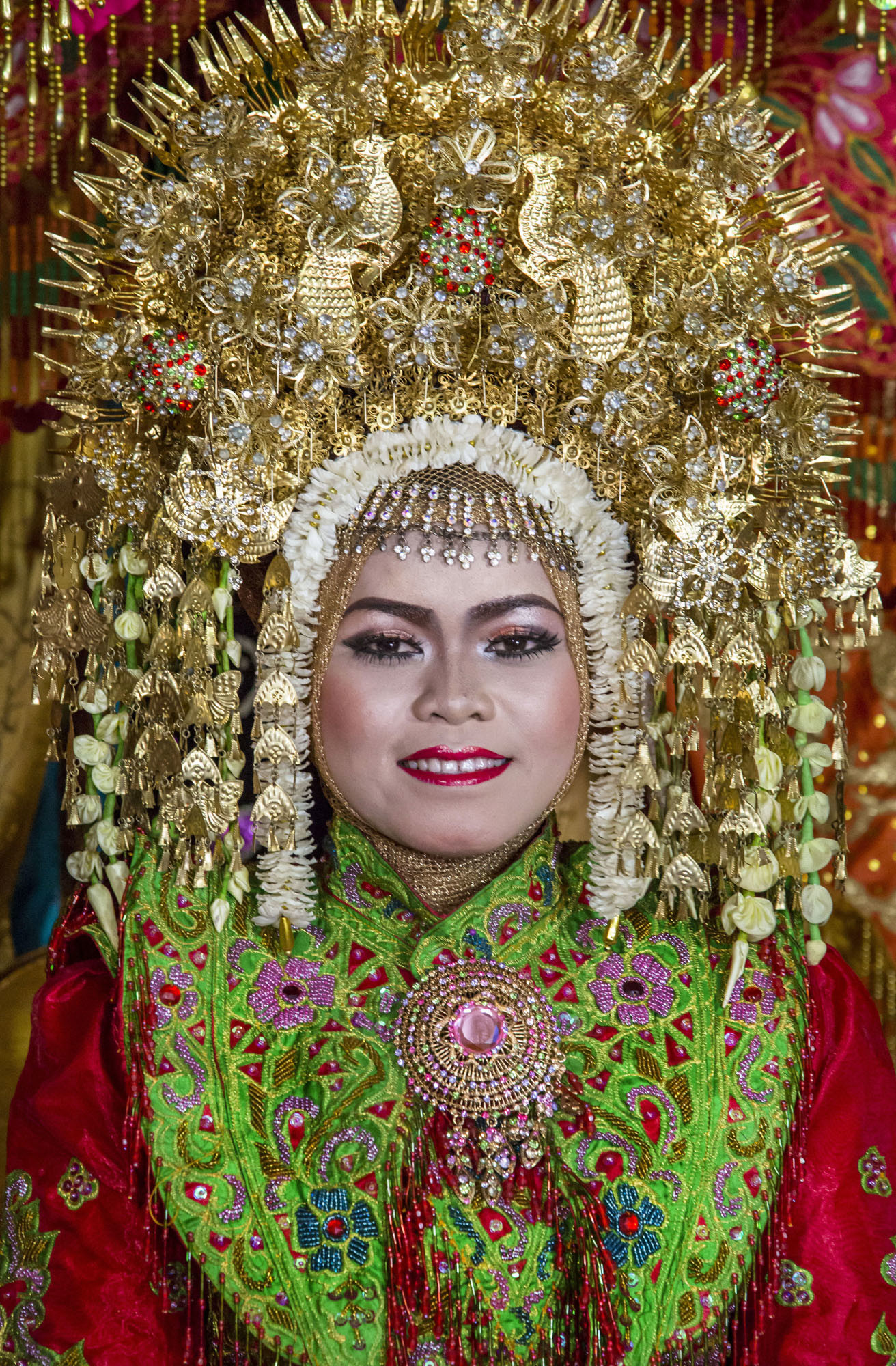 Pengantin perempuan di pesta pernikahan tradisi Minangkabau, Sumatra Barat.