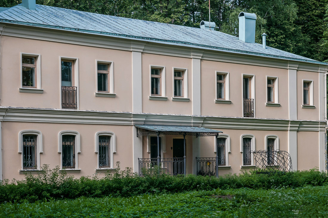 ゴリツィン家の屋敷にある使用人のための離れ、モスクワ州、アルハンゲリスコエ
