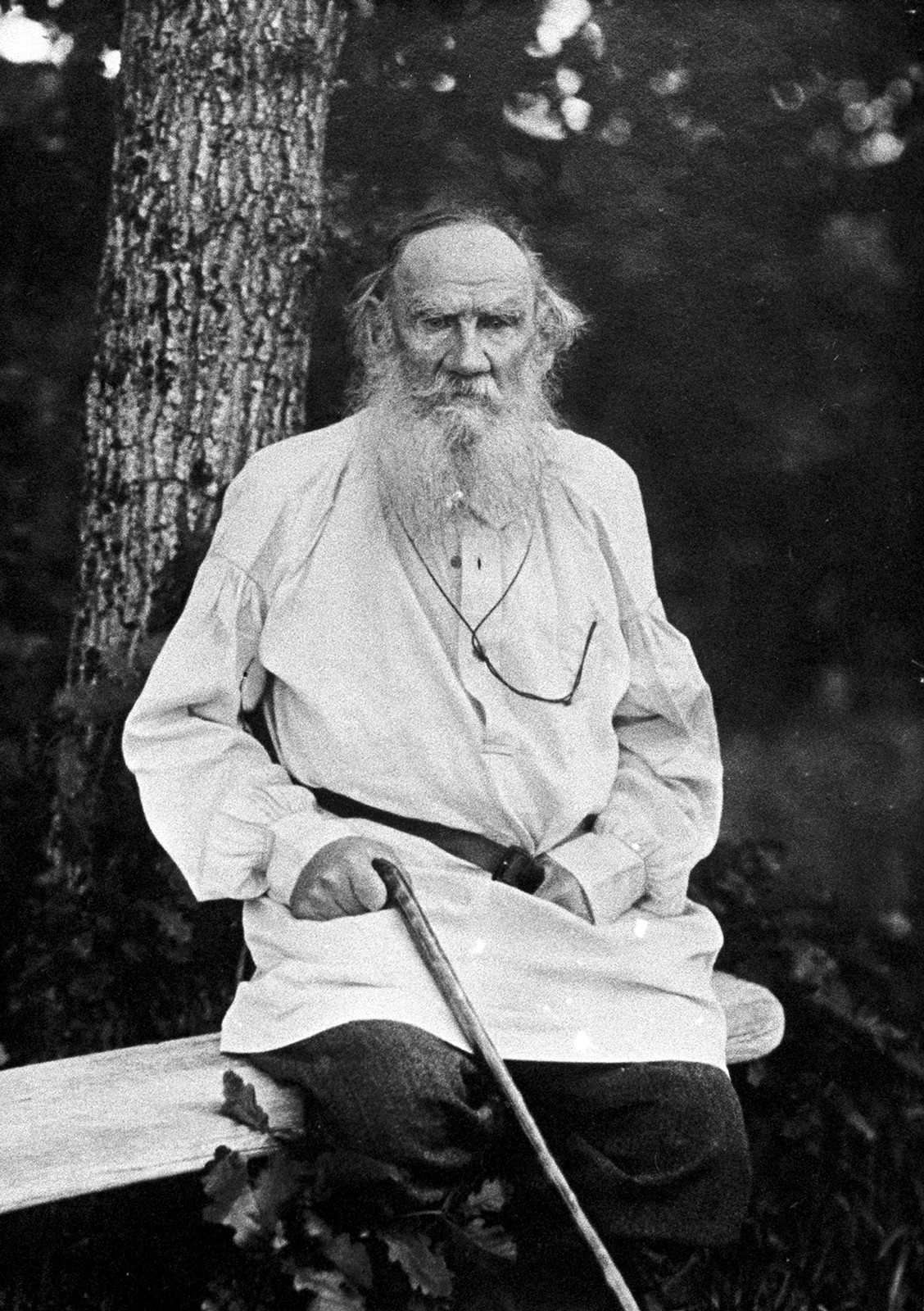 Leo Tolstoy mendominasi kehidupan sosial dan budaya Rusia pada awal abad ke-20