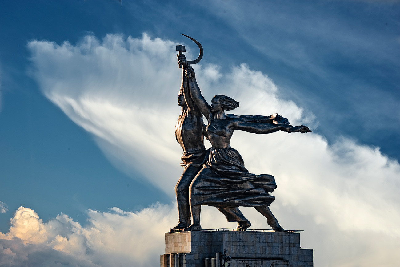 Das Denkmal „Arbeiter und Kolchosbäuerin“ 