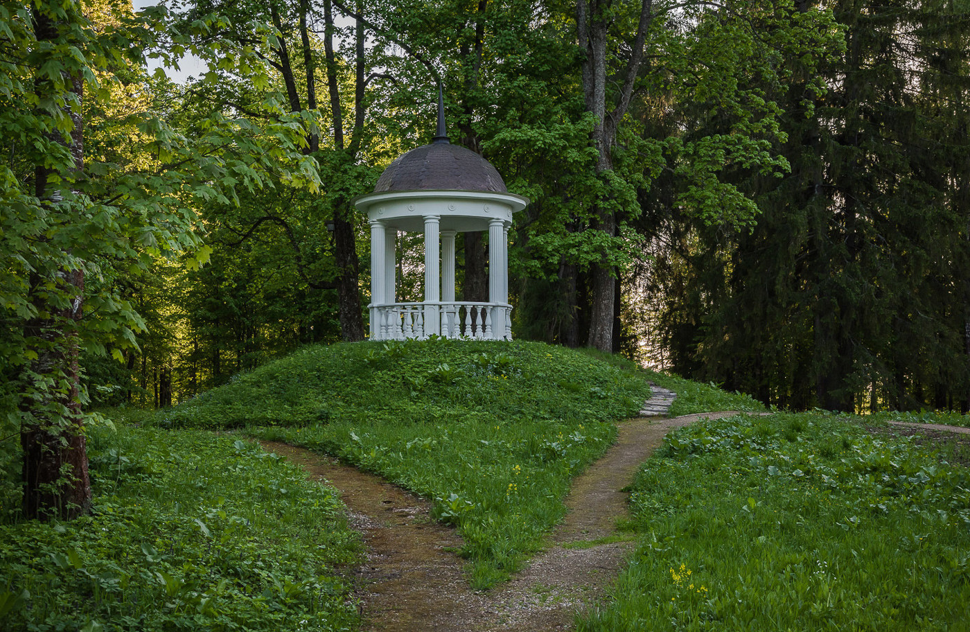 Gartenpavillon auf dem Anwesen der Familie Leontjew, Woronino, Region Jaroslawl