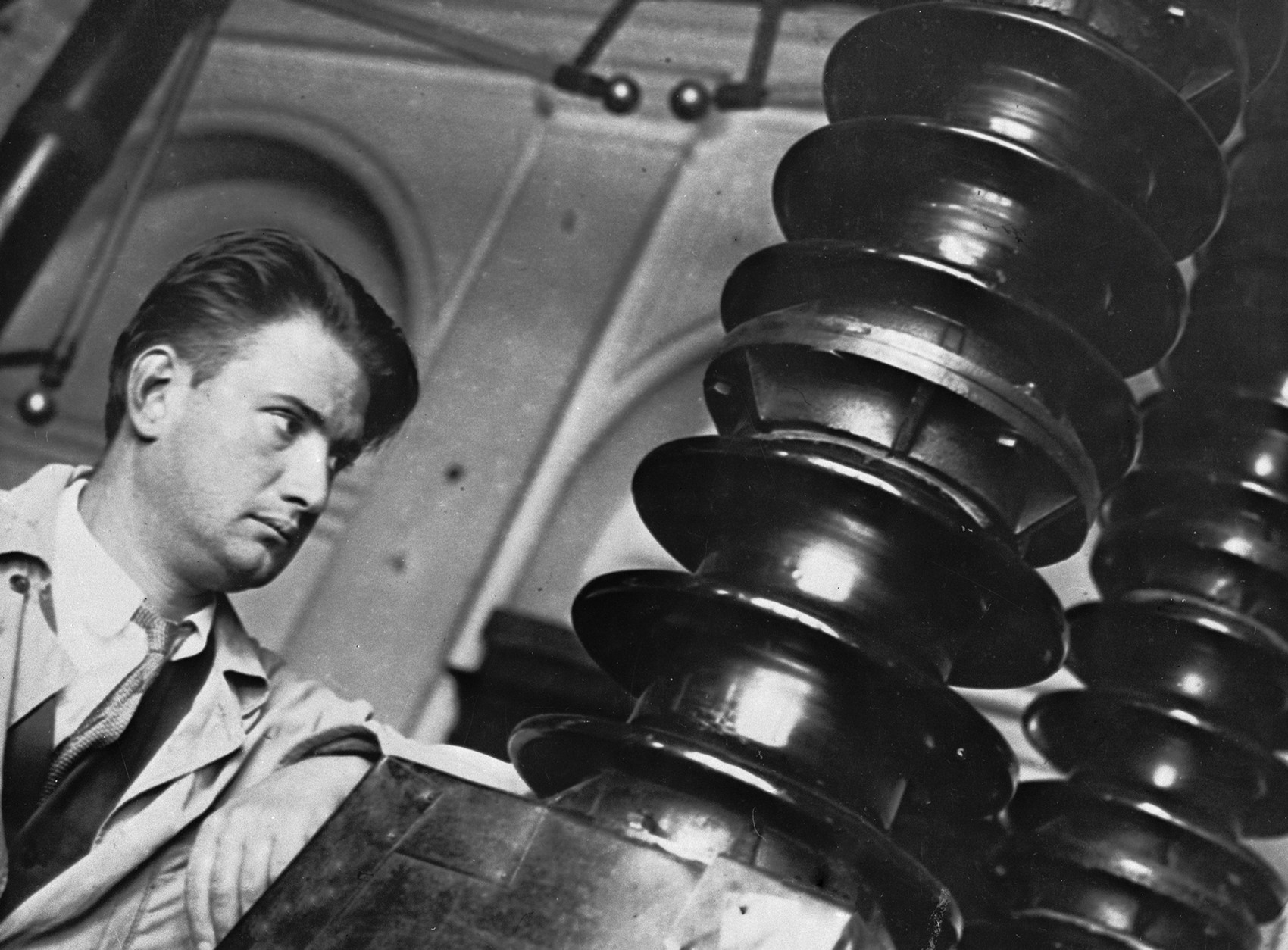 Le physicien Igor Kourtchatov (1903-1960) est l’un des premiers (1932) en URSS à avoir étudié le noyau atomique. Institut du radium Khlopine. Leningrad.