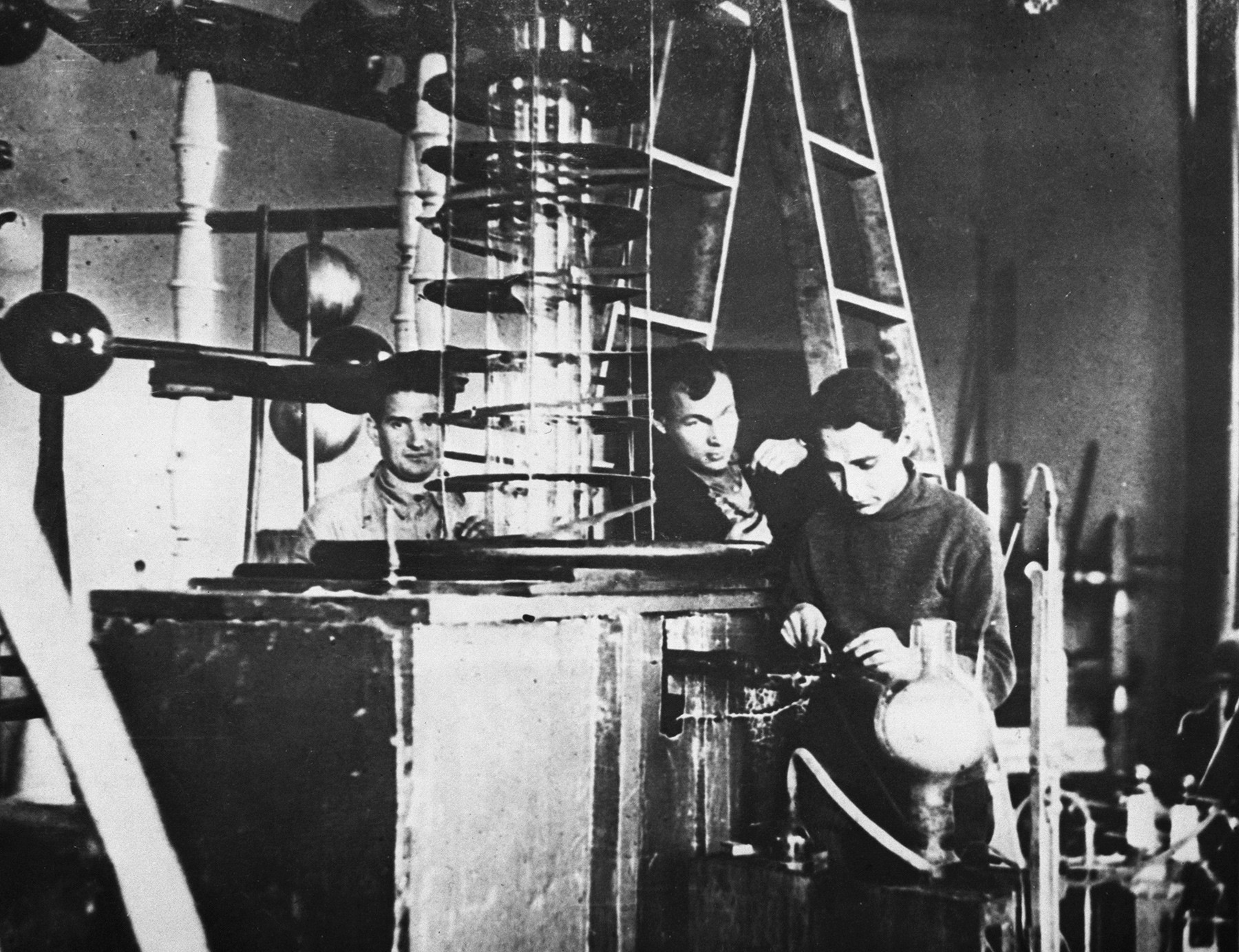 Igor Kurchatov and his colleagues at work.1932.
