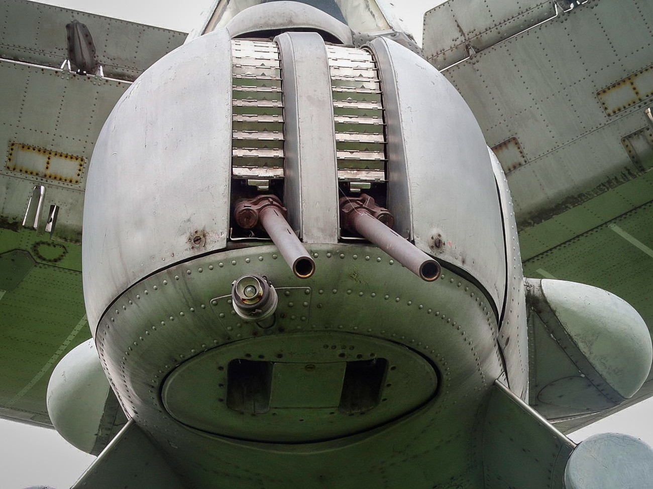 Tu-142の尾部に取り付けられたAM-23