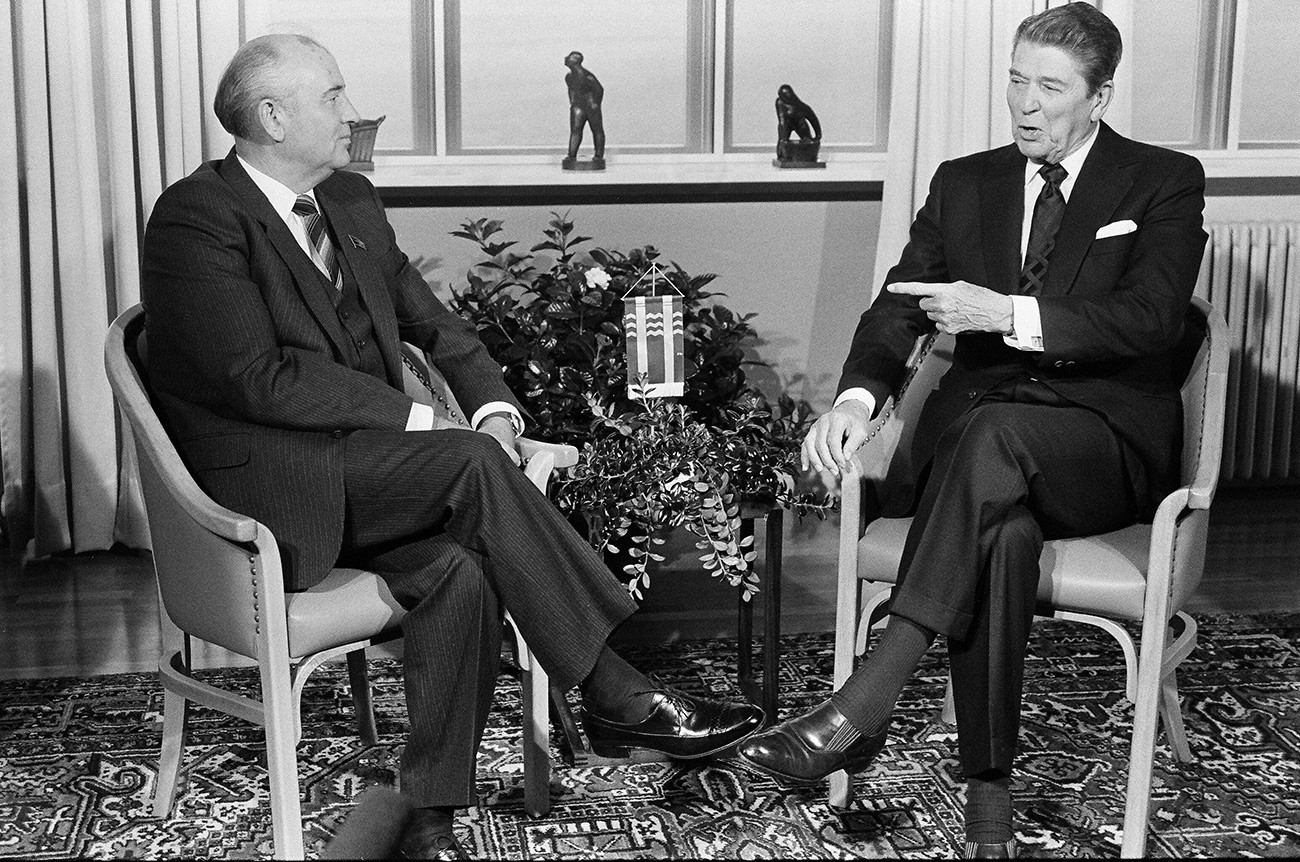 Gorbatchov e Reagan