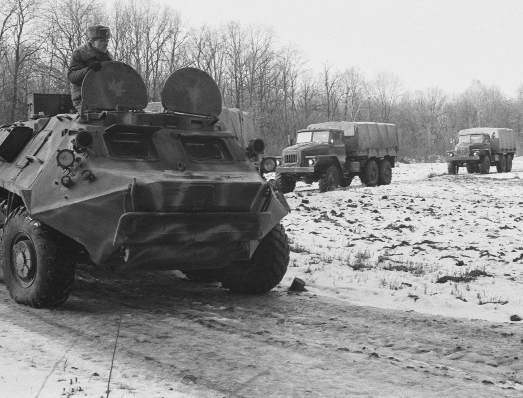 Ukrajinska vojska prema sporazumu predaje bojeve glave, 4. siječnja 1992.

