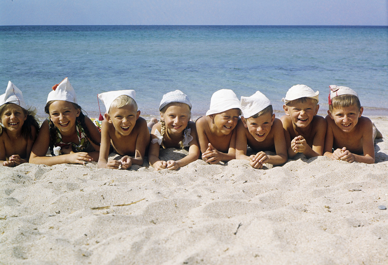 How People Spent Holidays On The Beach In The Soviet Union PHOTOS Russia Beyond