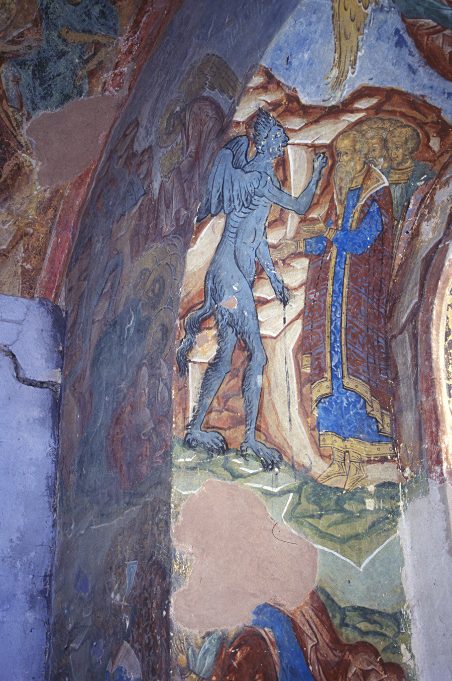 Monastero di Kirillo-Beloserskij. Cattedrale della Dormizione, galleria nord. Apertura verso nord con affresco del diavolo che fa il segno dell’Anticristo sulla fronte degli adepti. 1º aprile 2001