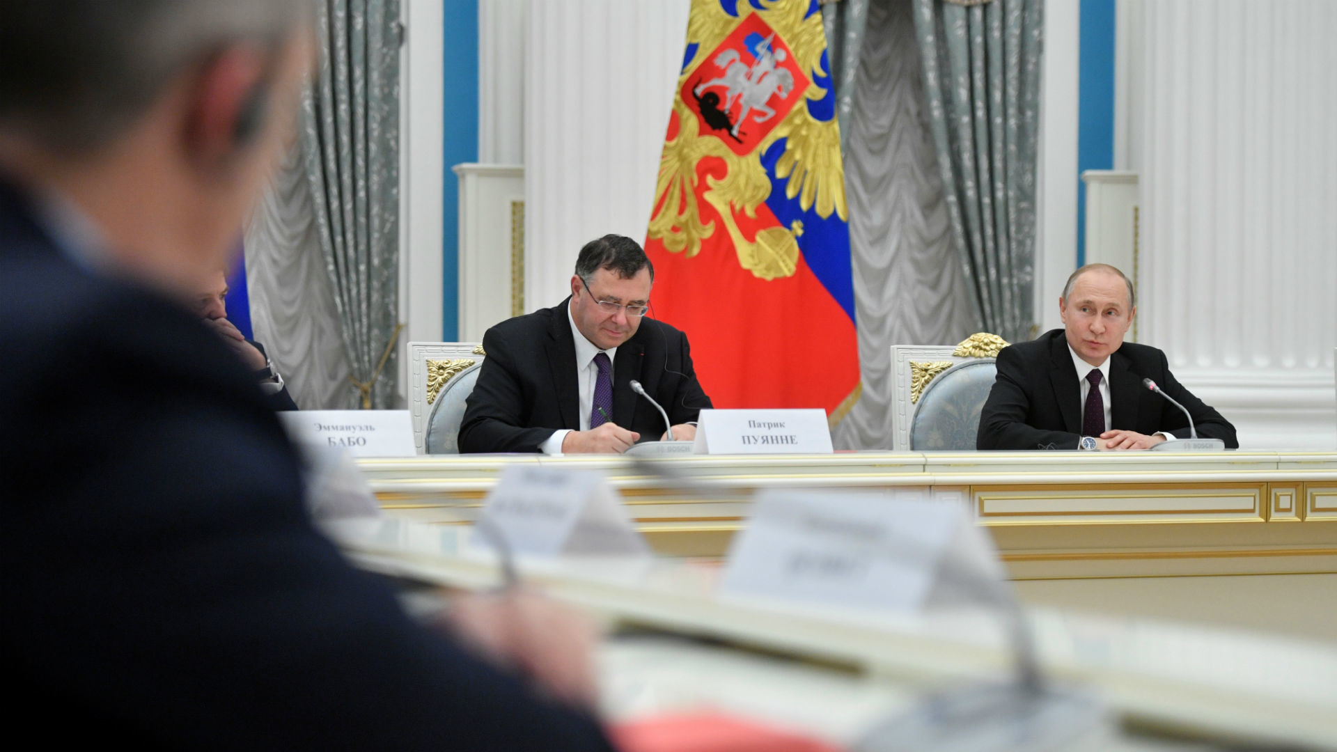 Patrick Pouyanné et Vladimir Poutine. Rencontre annuelle du président russe et des dirigeants des entreprises du Conseil économique de la CCI France Russie.

