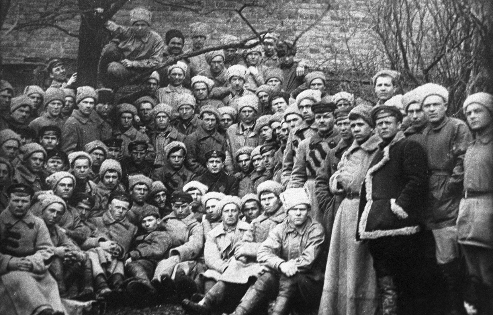 Les Cosaques rouges avant l’assaut contre les fortifications de Perekop en Crimée, dernière place forte des troupes de la Garde blanche commandées par le général Piotr Wrangel. Novembre 1920.