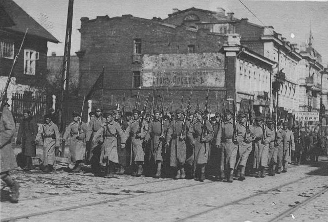 Les troupes de la République d’Extrême-Orient entrant dans Vladivostok. 25 octobre 1922