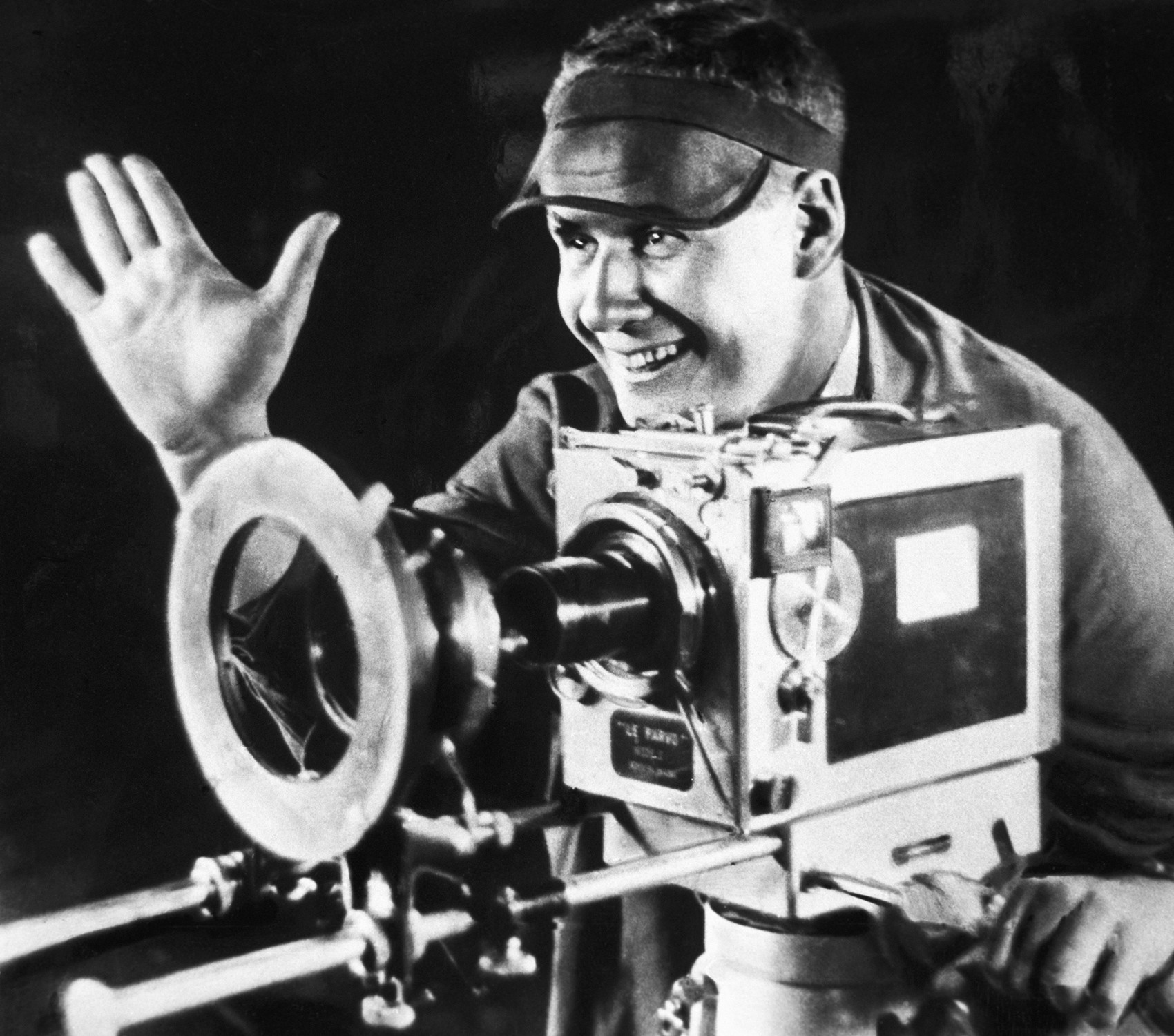 Le réalisateur soviétique Sergueï Eisenstein lors du tournage de L'Ancien et le Nouveau, 1926