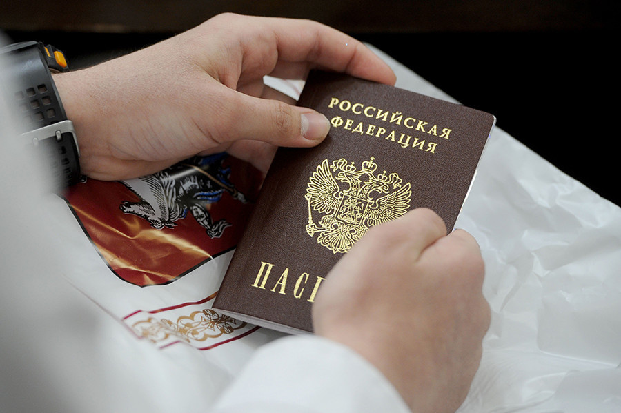 Paspor nasional Rusia.