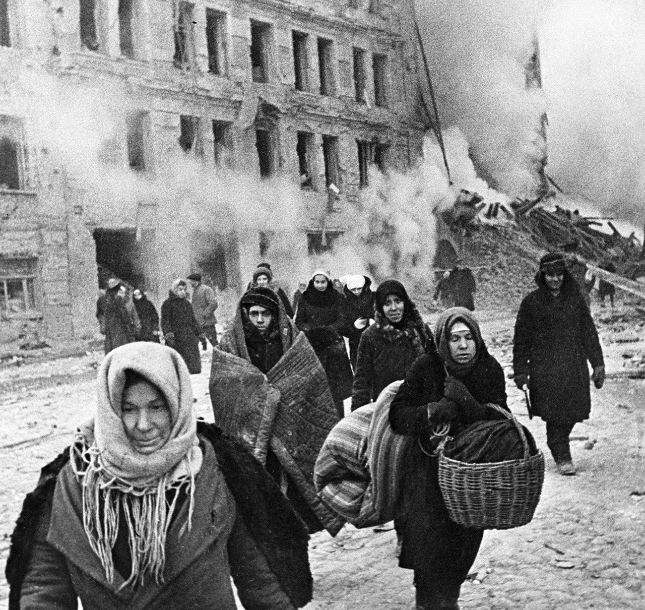 Citizens of Leningrad during the siege of the city (1941 - 1943).