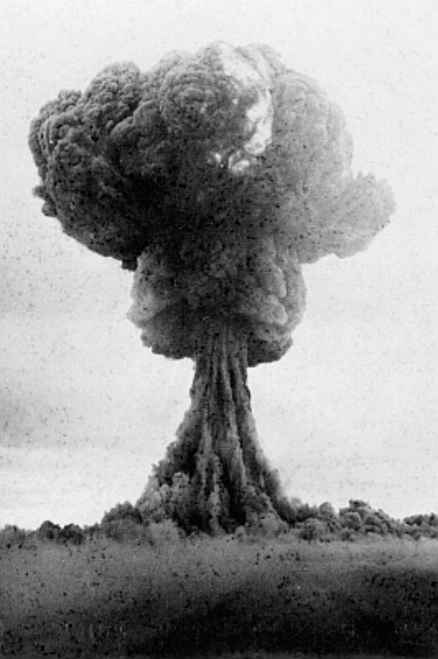 Nuklearna gljiva u eksploziji bombe RDS-1 29. kolovoza 1949. godine.
