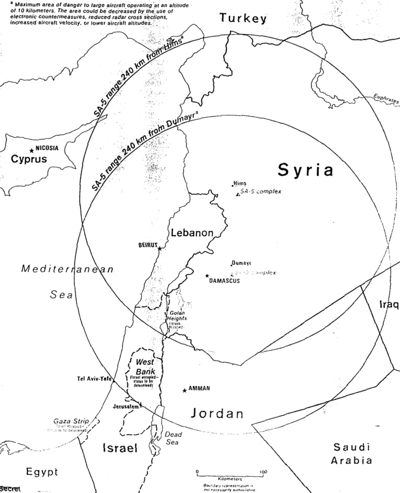 Тайна карта на ЦРУ: радиусът на действие на системите С-200, разположение в провниция Хомс и летище Думайр в Сирия и съседните държави.