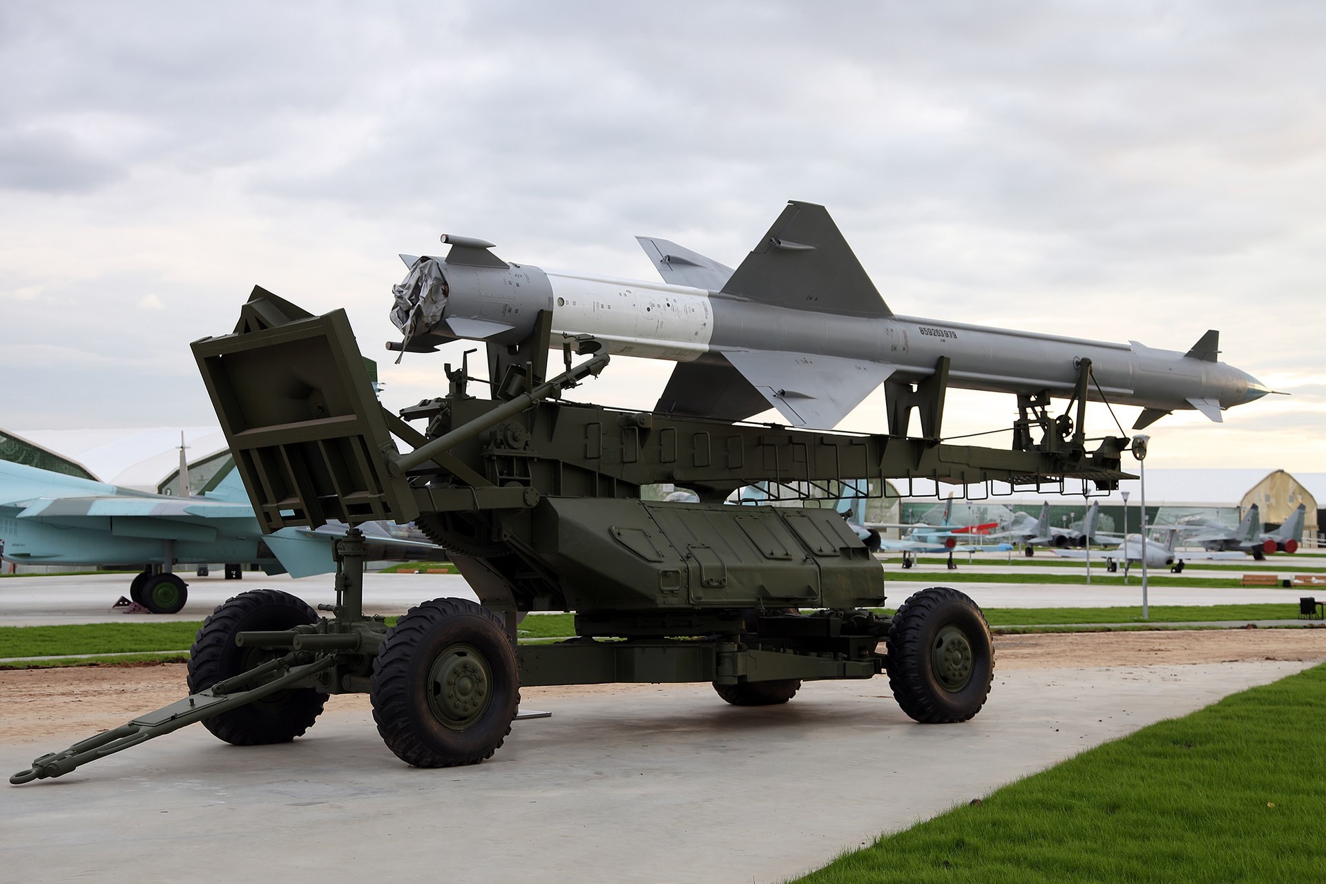 S-25 in V-300, Park Patriot v okolici Moskve