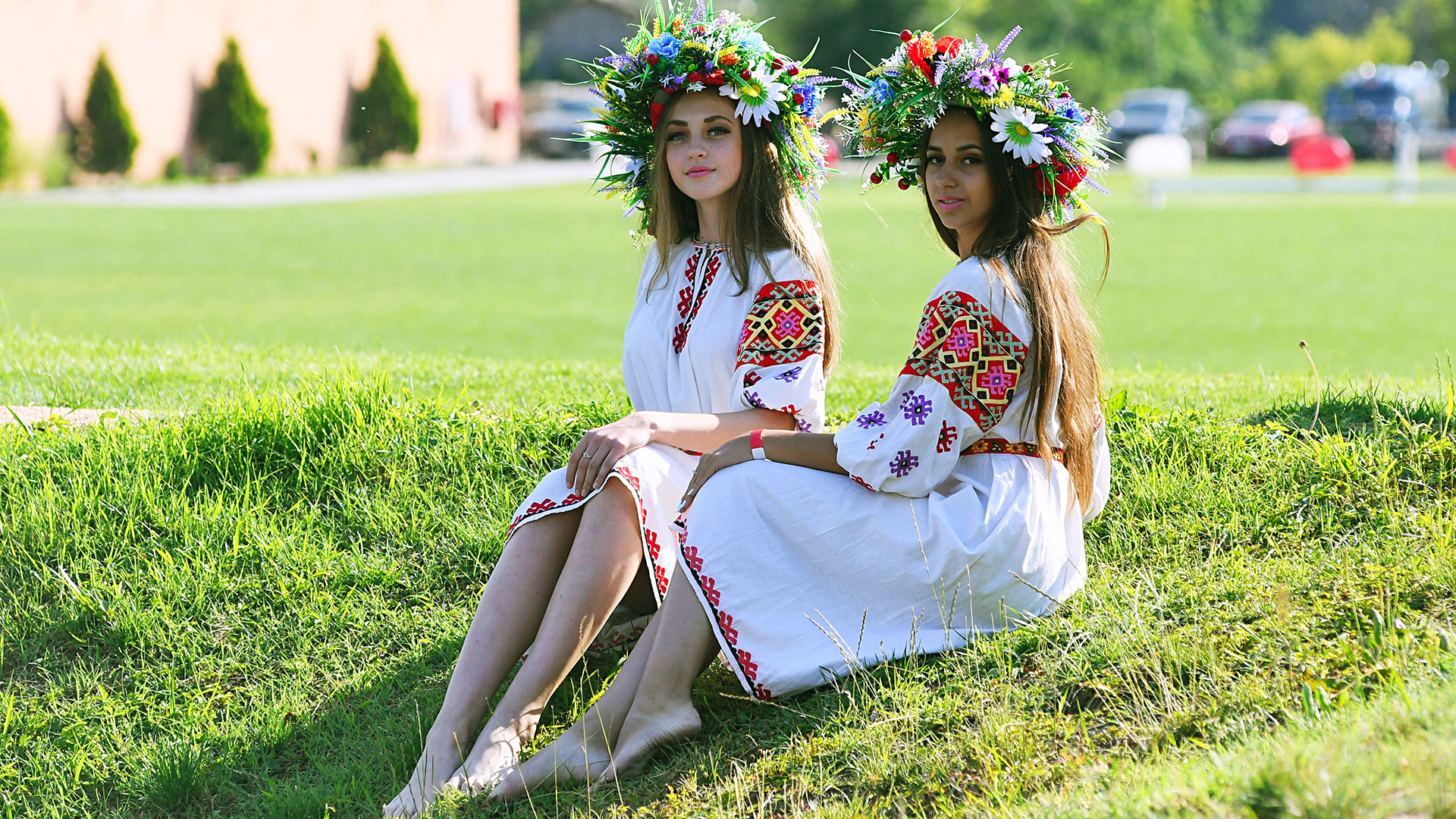 クリミア、バフチサライ地区、クイビシェヴォ村。イワン・クパーラを祝う女性たち。