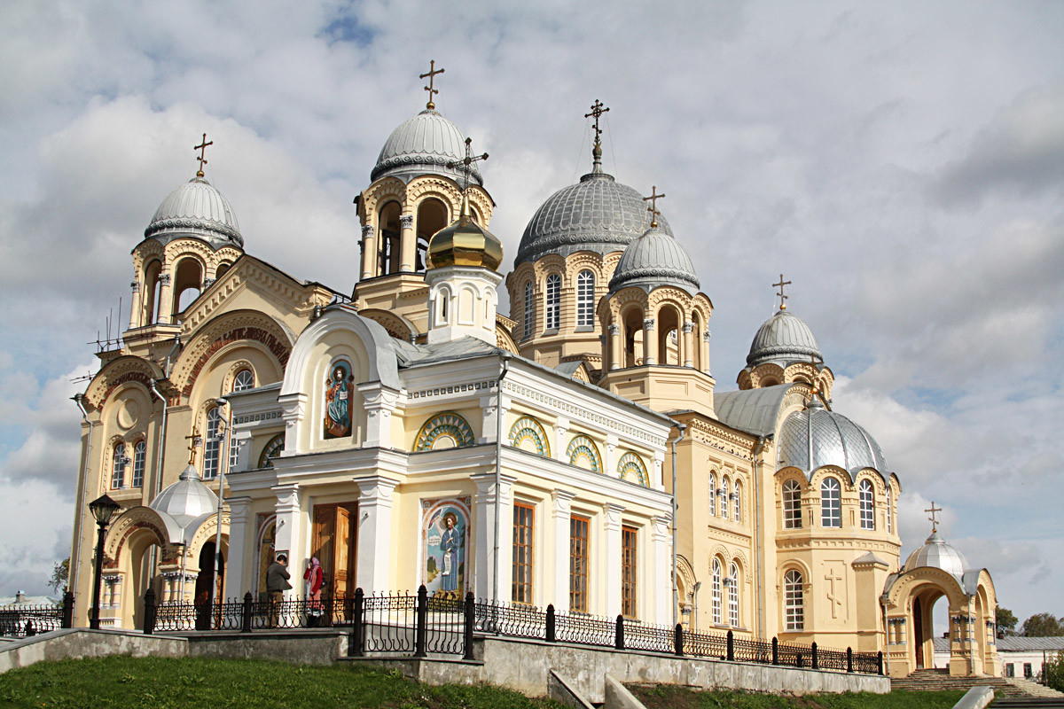 Verkhoturye Monastery. The cathedral.