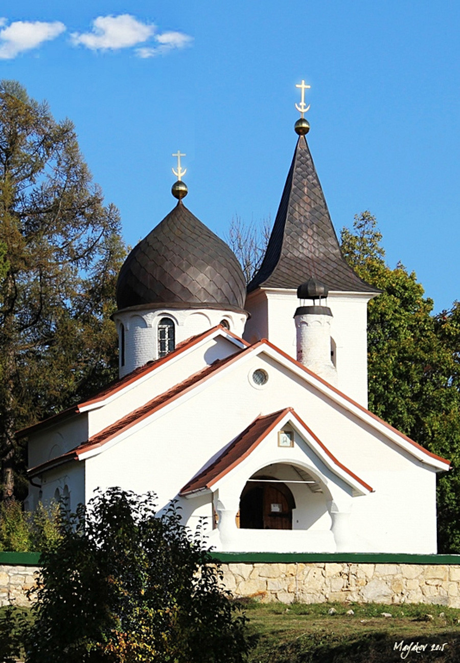 Cerkev sv. Trojice v vasi Behovo