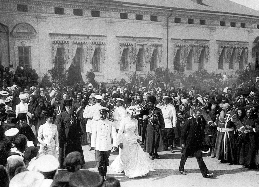 Императорская чета в Сарове, 1903