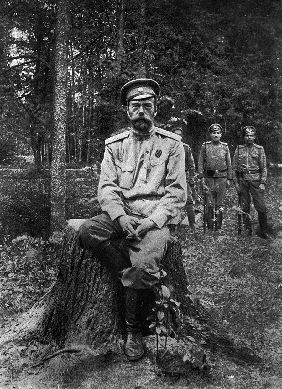 Императорот Николај Втори по одрекувањето од престолот.