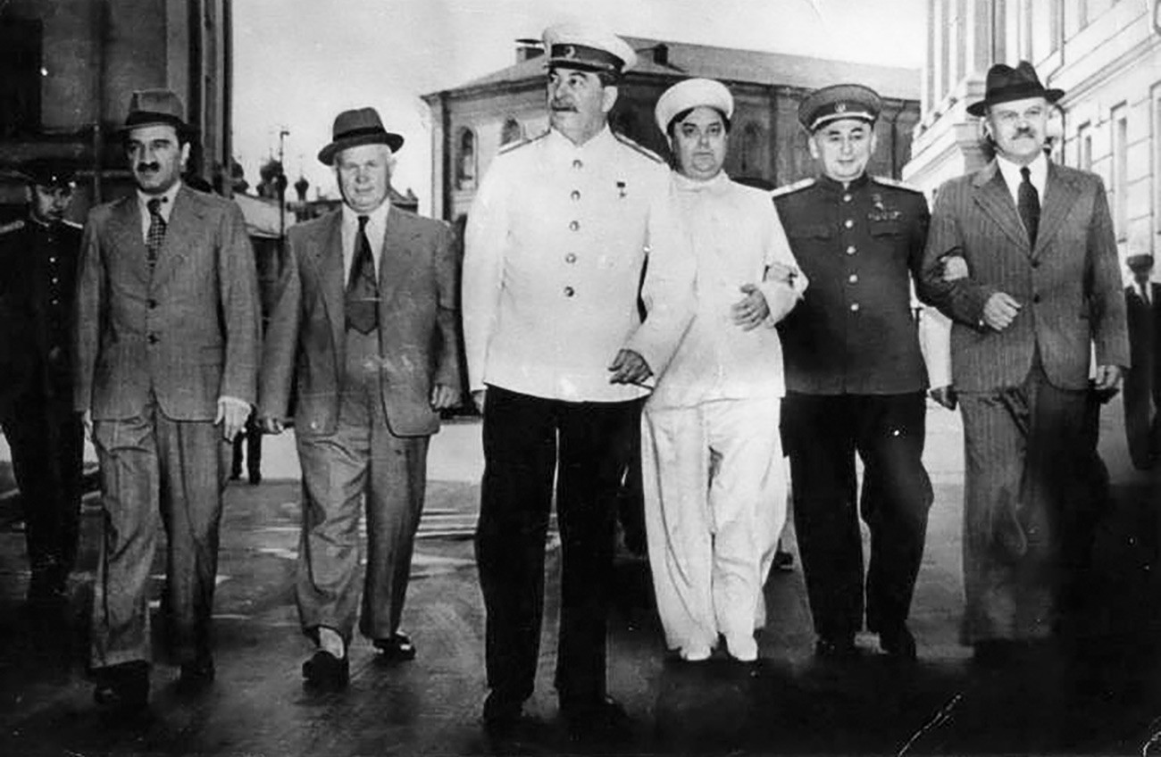 Anastas Mikojan, Nikita Hruščov, Josif Stalin, Georgij Malenkov, Lavrentij Berija, Vjačeslav Molotov