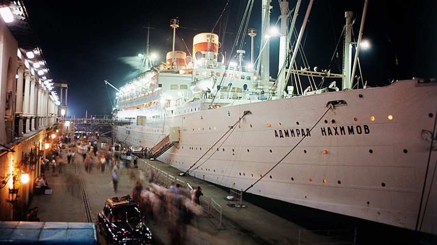 Прекоокеански брод „Адмирал Нахимов“ у Сочију.